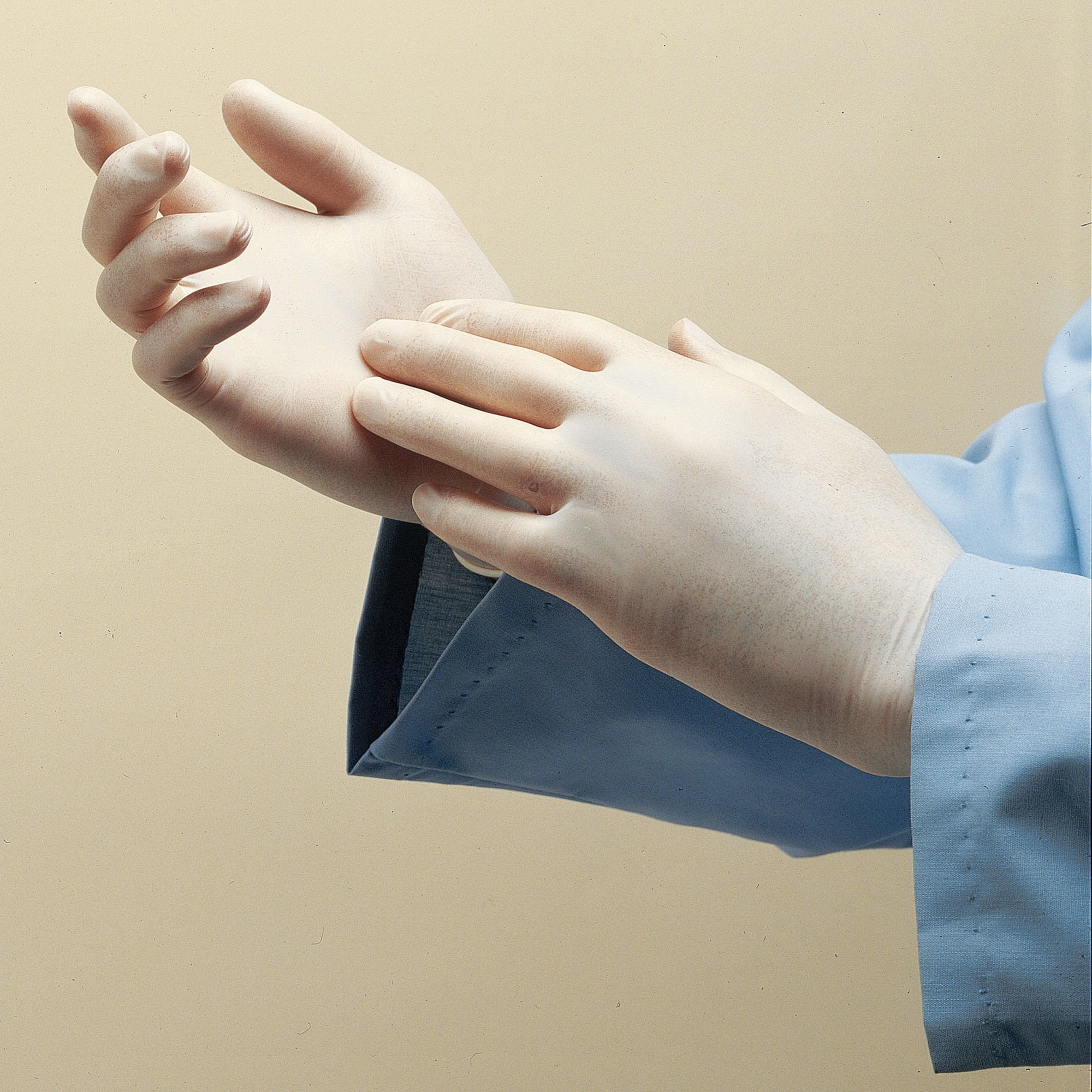 Disp. Gloves,Latex/Co-Poly,L,Ntrl,PK100